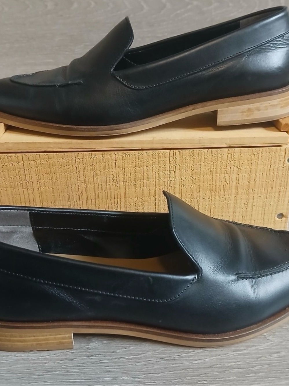 Everlane Black Leather Slip-On Loafers. PLEASE READ